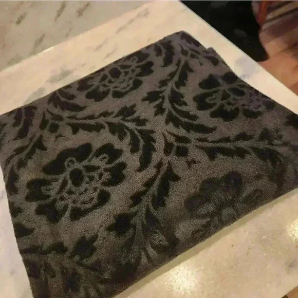 Throw black rose velvet blanket - Picture 4 of 5